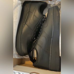 Black Nike Air Force 1 ‘07